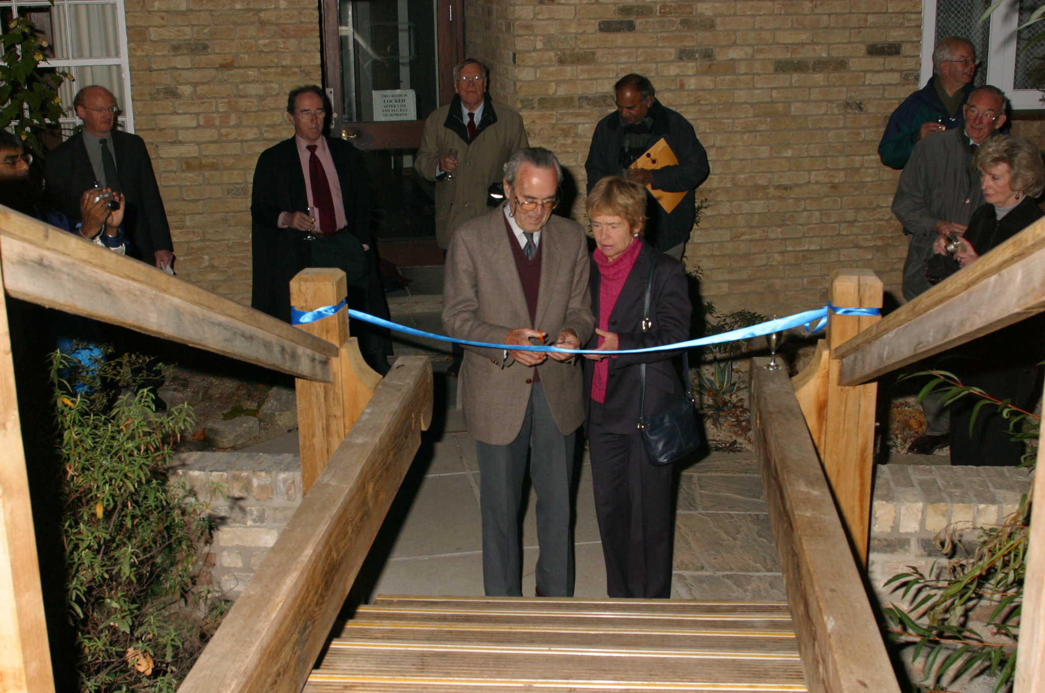 Julia and Hugh Fleming, cutting the ribbon