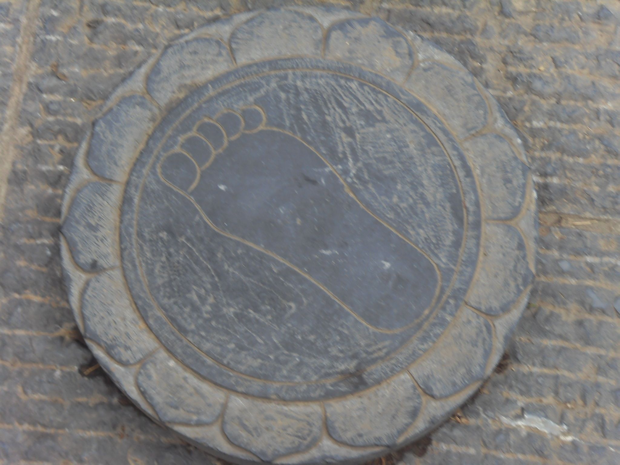 Longmen Grottoes, Luoyang, China - 1633