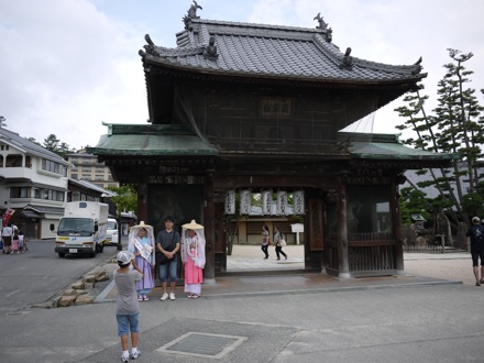 Mathew Peet in Japan