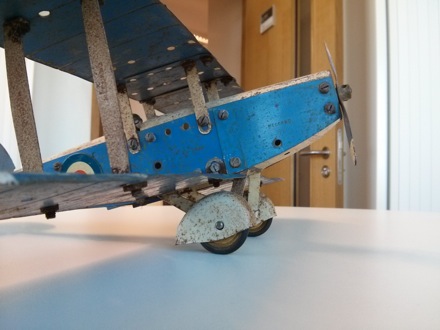 unspillable cup, biplane, EULER ANGLE,Aneesh das Bakshi, Hanzeng Huang