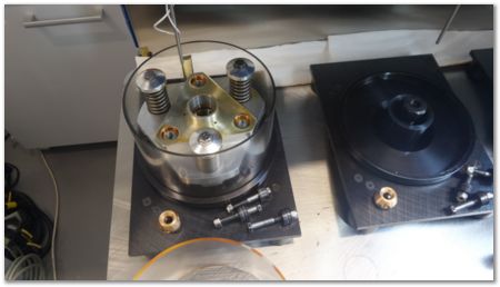 Rolling contact fatigue machine