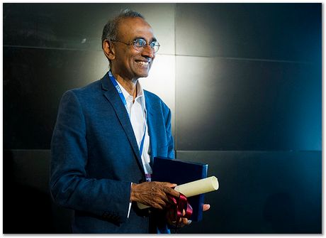 28-08-2017 santander uimpEntrega de la Medalla de Honor de la UIMP. Venkatraman Ramakrishnan, cientĂfico, Premio Nobel de QuĂmica en 2009fotos juan manuel serrano arce