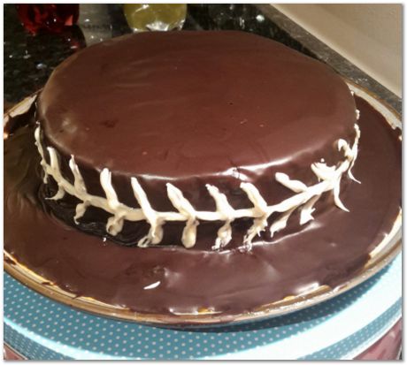 20200601_003112_1.jpg Omar Shah, Sarah Martin, University of Cambridge, Soraya von Willingh, University of Cape Town, Harry Bhadeshia, cakes, crystallography, symmetry